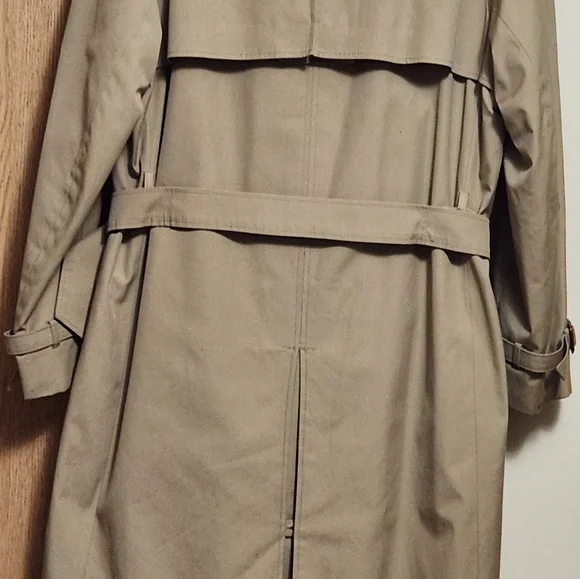 Men's Burberry Trench - Picture 5 of 8